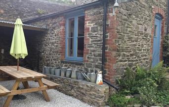 Little Cornish Bunkhouse - Outdoor picnic area