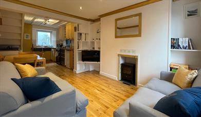Dog Friendly, Sea and River Views.  Walking distance to Looe Beach and Town Centre.