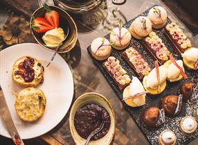 Afternoon tea | Scones with cream and jam