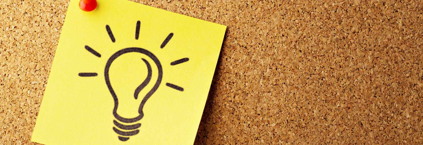 Post it note with a lightbulb drawing