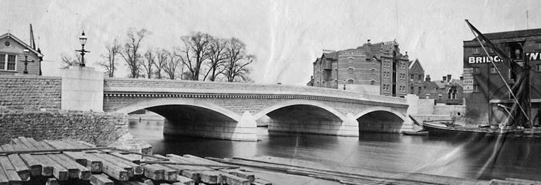 The 14th Century bridge crossing the Medway had to be replaced due to being unsafe in the 1870's and a new bridge was constructed with designs from Sir Joseph Bazelgetter between 1877-79.
