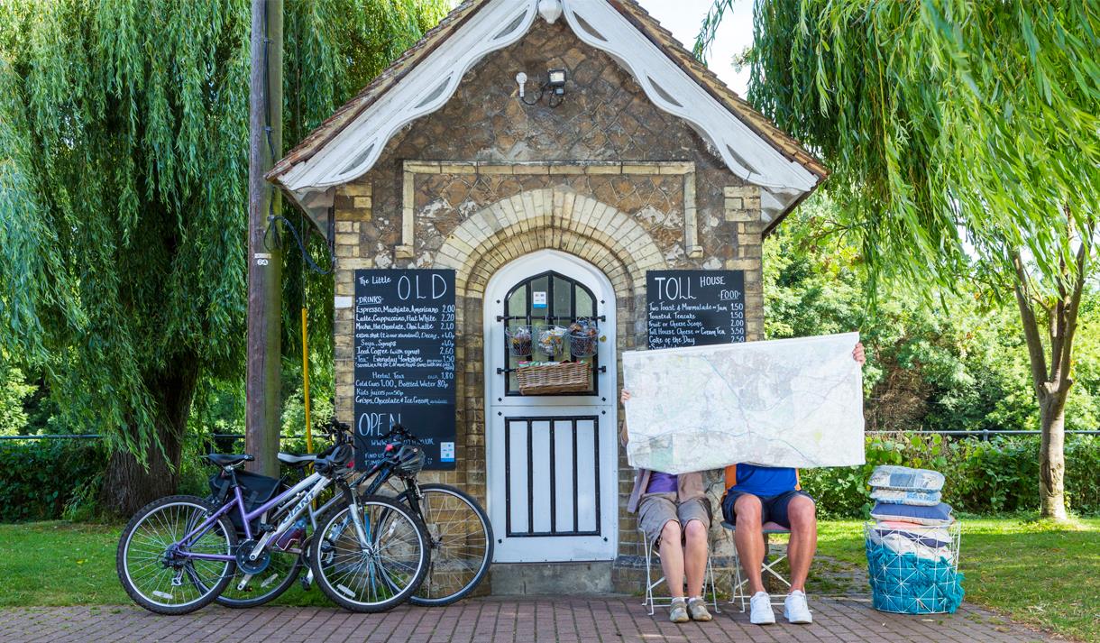 The Little Old Toll House Cafe, at Allington Lock on the River Medway