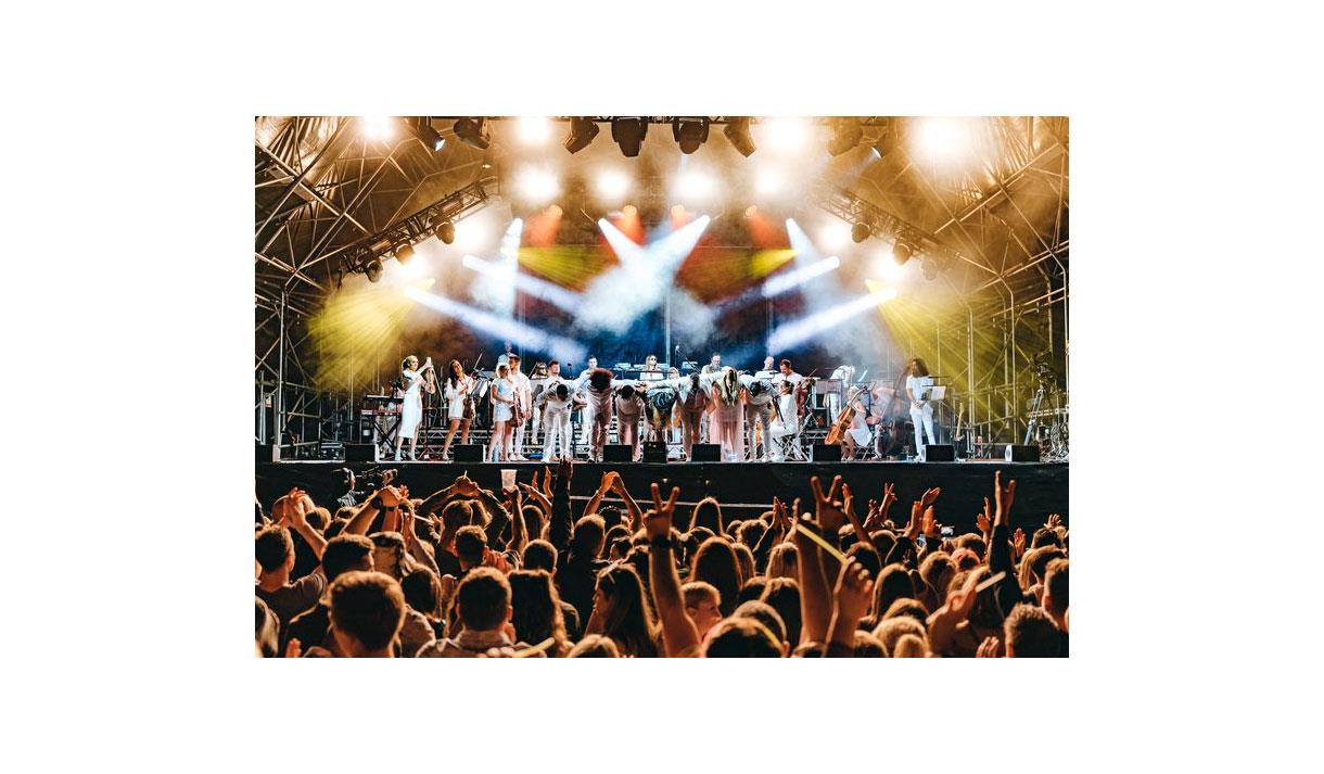 Orchestra at end of set
