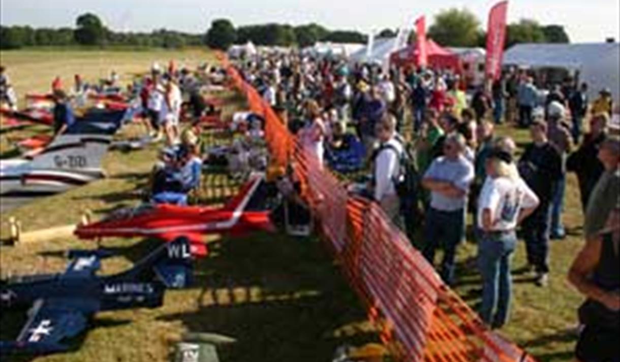 Crowds viewing model planes