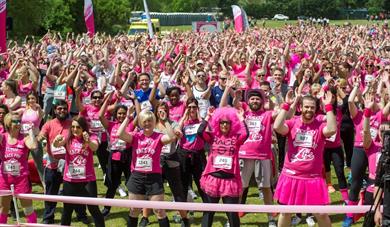 Race for Life Crowd dressed in pink