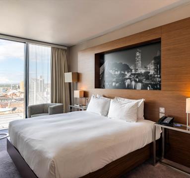 Hilton Manchester Deansgate bedroom