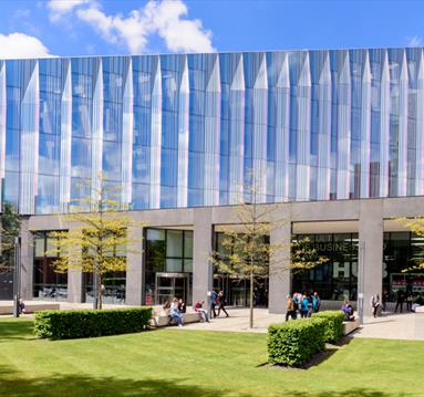Manchester Metropolitan University: Graduations
