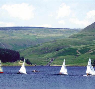 Sailing at Dove Stone Reservoir