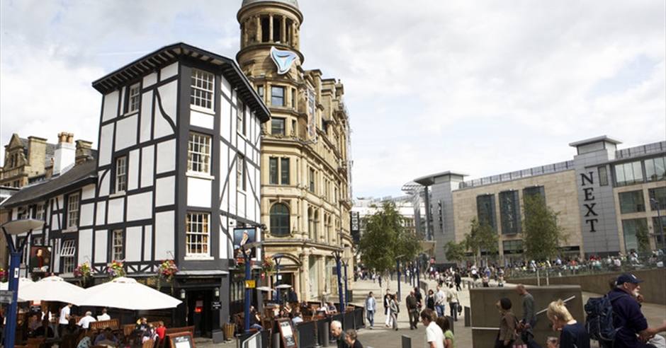 Live Music and Dining in Exchange Square, Manchester