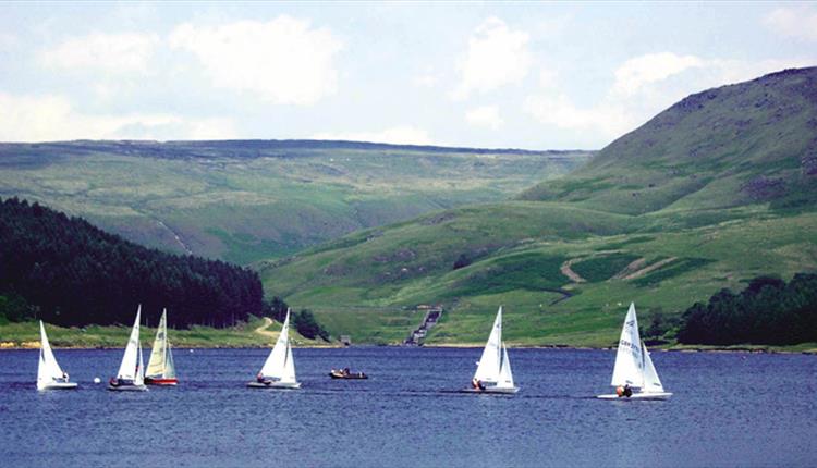 Sailing at Dove Stone Reservoir