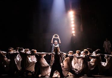 Jesus Christ Superstar: actors on stage