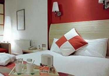 Double bed inside Holiday Inn Haydock