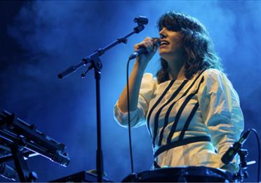 Anna Meredith performing