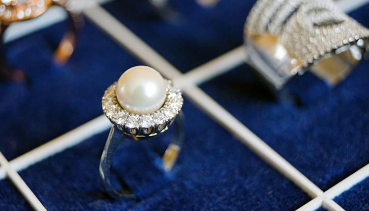Ring with a pearl