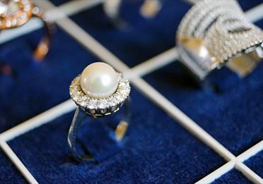 Ring with a pearl