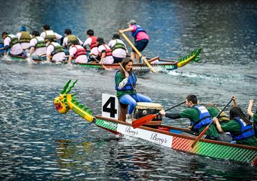 2 teams competing in a dragon boat race