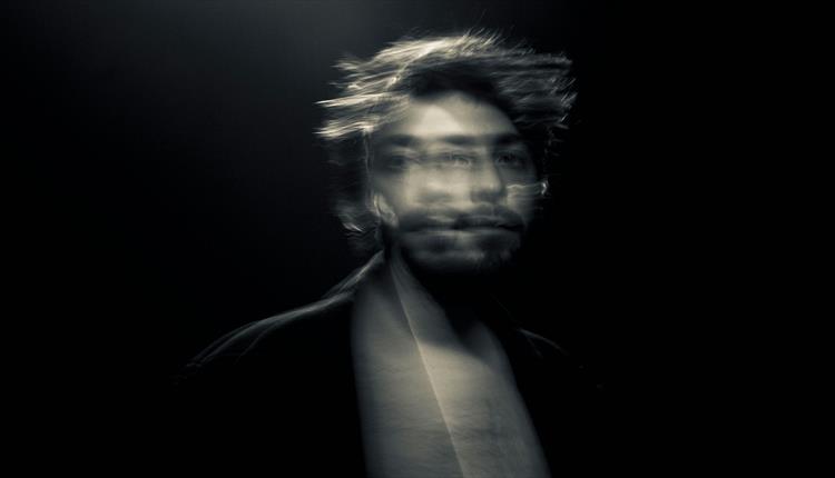 Blurred photo of Salvador Sobral