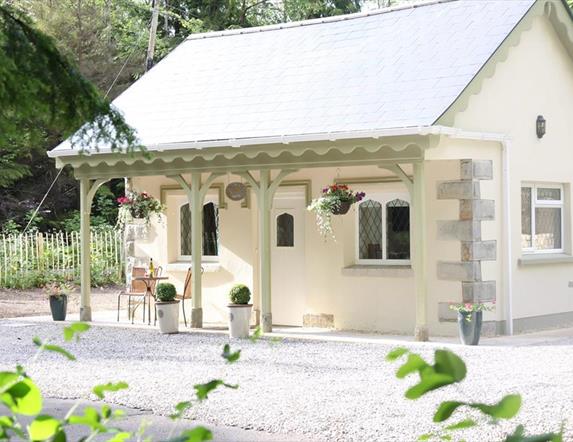 Blessingbourne Gate Lodge with outside seating area