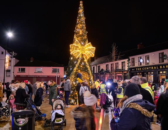 Crowds around the Coalisland Christmas Tree