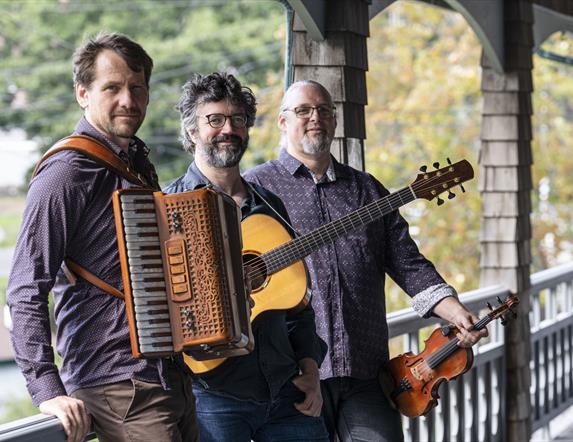 Live: Genticorum le Derry Harp Ensemble