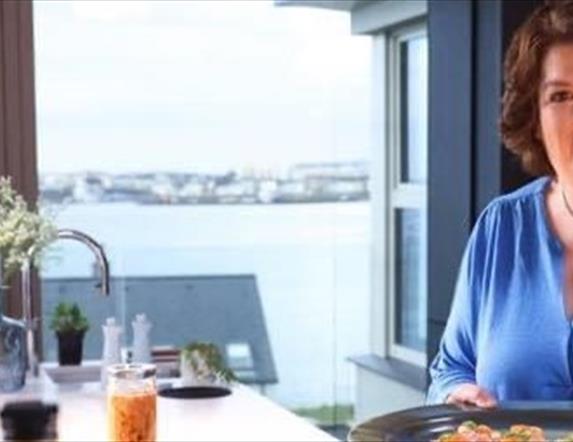 image of Paula McIntyre in her kitchen