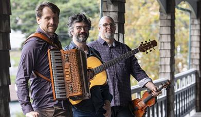 Live: Genticorum le Derry Harp Ensemble