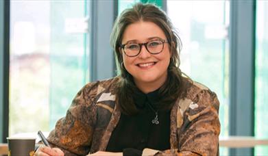 Poetry Book Club With Niamh McNally