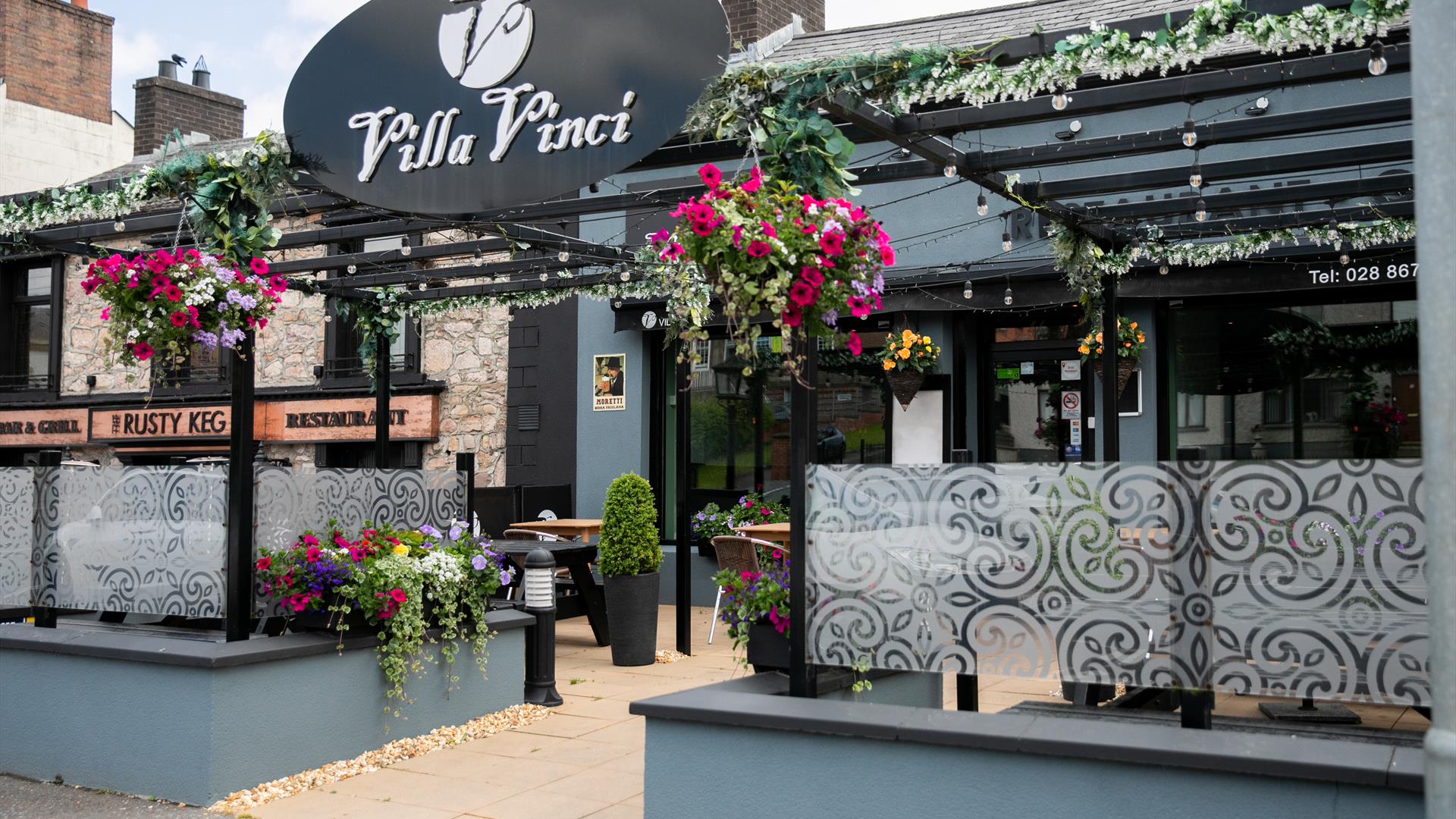 Restaurant with pergola and patio seating out front