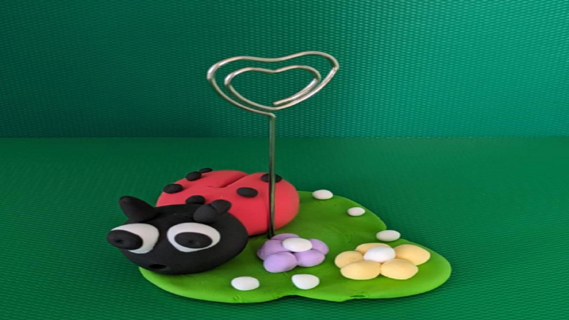 In this fun and creative one-hour workshop, 'Claytastic Kids' will guide participants through the art of 3D modelling, rolling, stretching, and colour