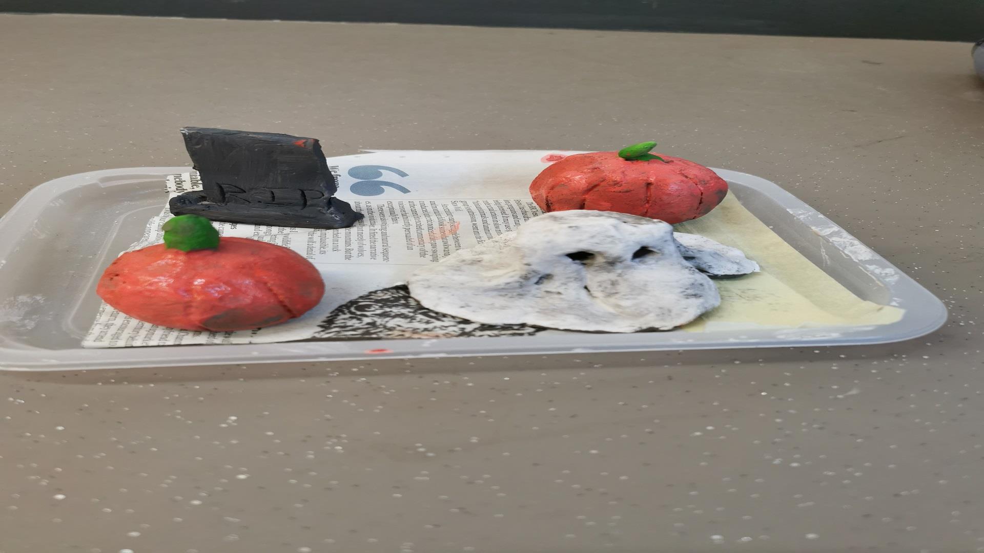 Join us on Saturday 25 October for a Halloween inspired air dry clay workshop!  Tutor Shauna McCann will demonstrate clay building techniques and will