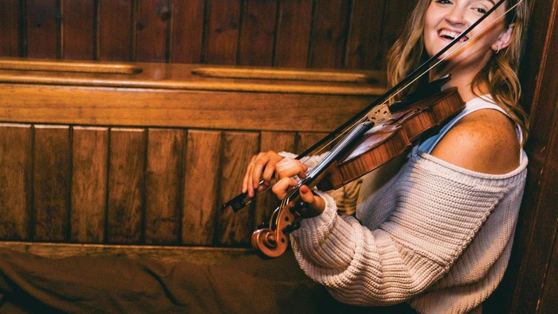 Irish Trad musician, Sinead McKenna, performing with the fiddle
