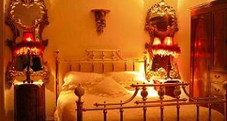 Double bedroom with low lighting