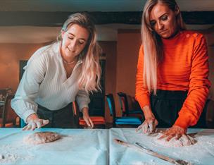 food and drink experience breadmaking