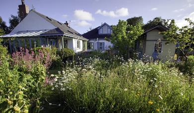 An Art & Garden Lover's Hideaway