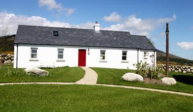 Kribben Cottages - Crannoge Cottage