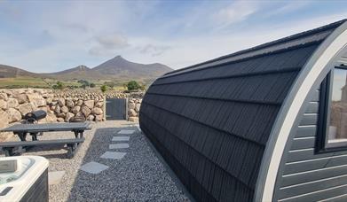 Mourne Luxury Glamping - Private Hot Tub - Scenic Views from the Pods