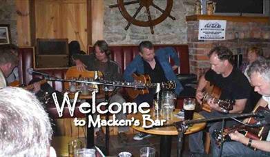 Mackens Bar