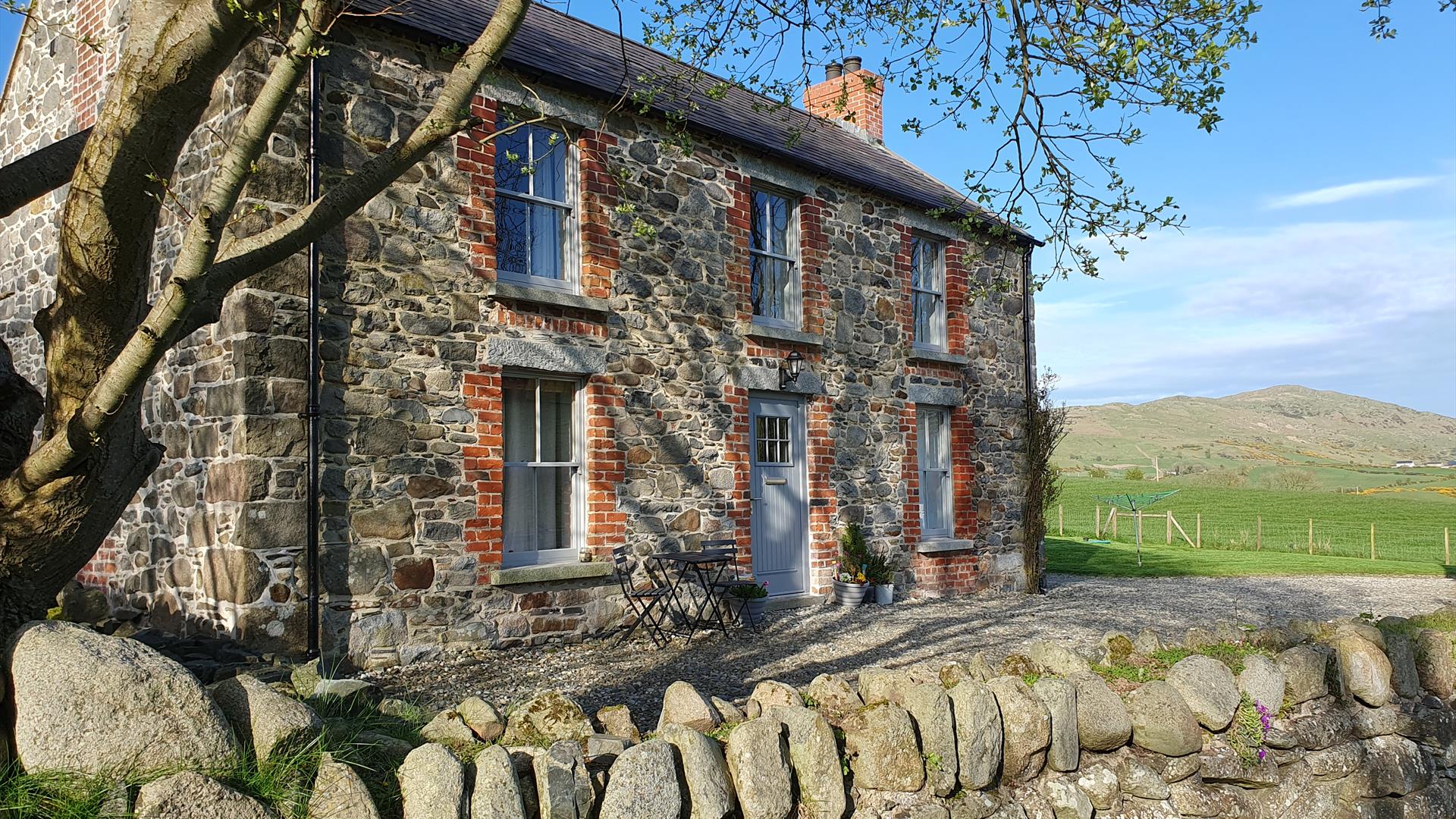 Front view of Whitehill Cottage