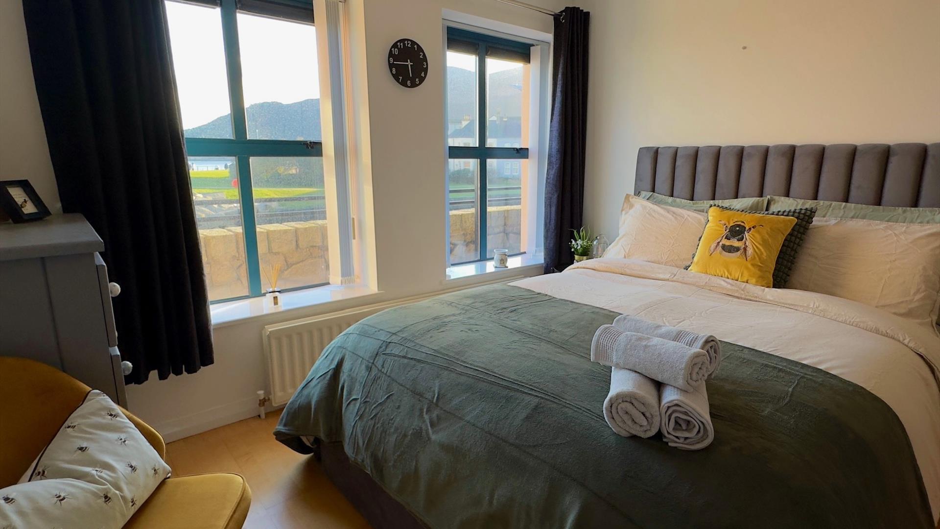 NIapartments: Coastal retreat with Mountain views