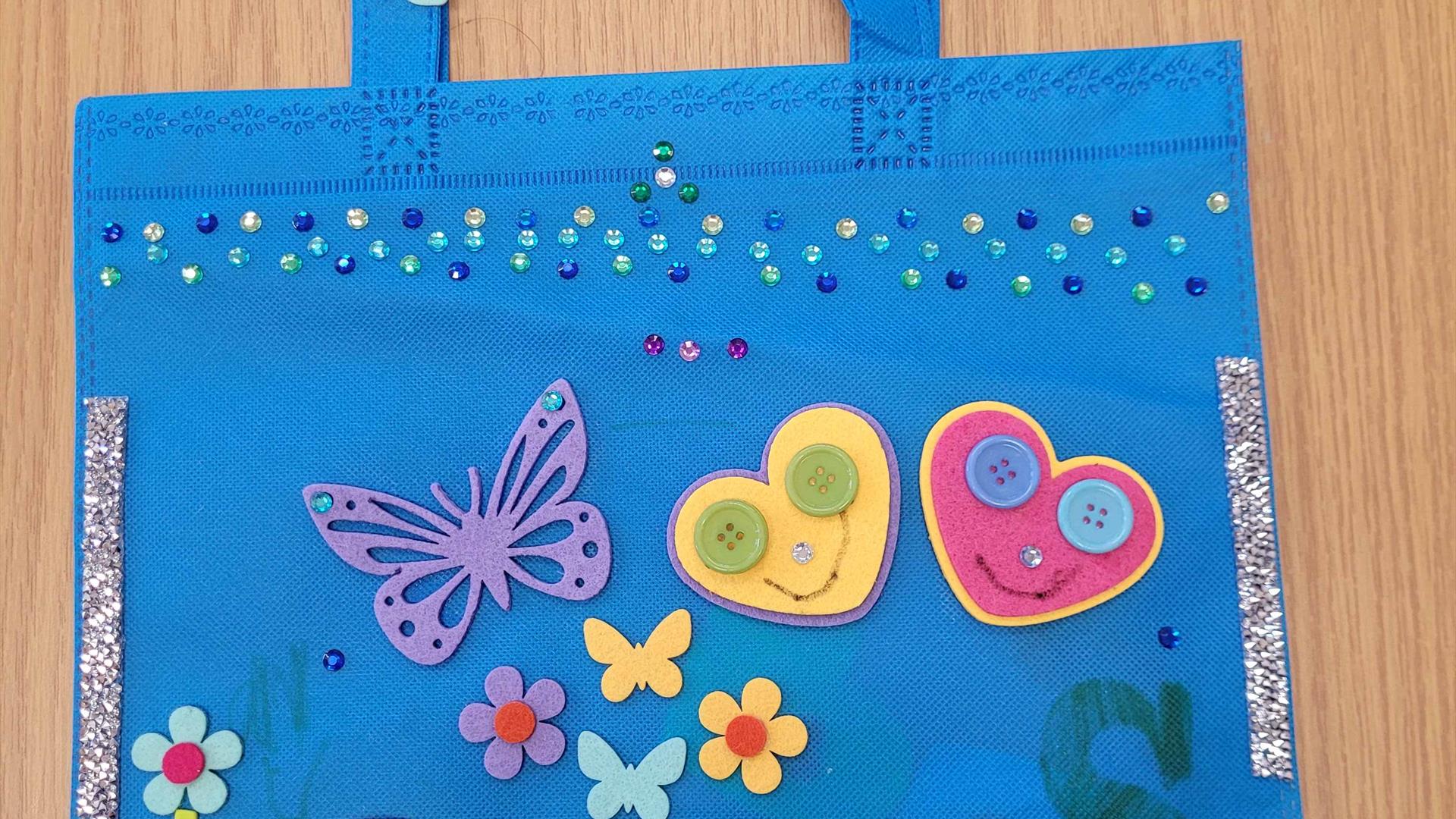 Kids Decorate A Bag