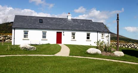 Kribben Cottages - Crannoge Cottage