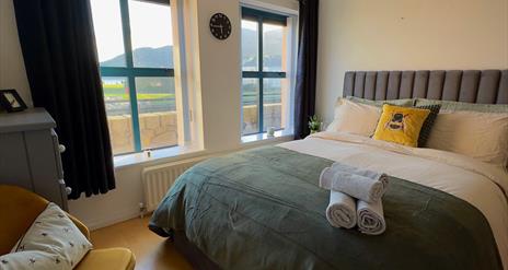 NIapartments: Coastal retreat with Mountain views