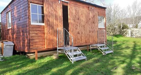 Psalm singing at the Hayshed