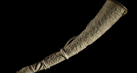Image of item Af1979,01.3156, a Sapi carved hunting horn made from elephant ivory. The horn is covered with relief carvings. with human figures and a