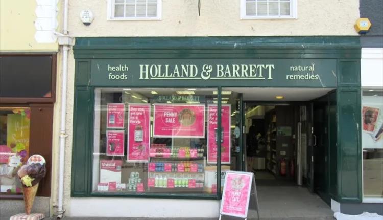 HOLLAND & BARRETT Newquay