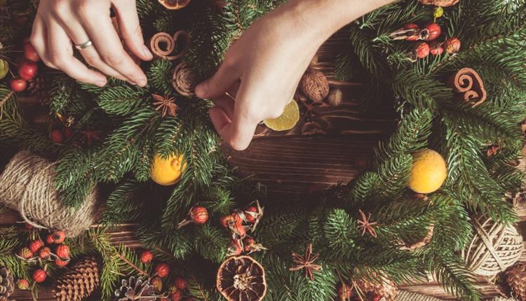 Christmas Wreath Making Class at The Colonial