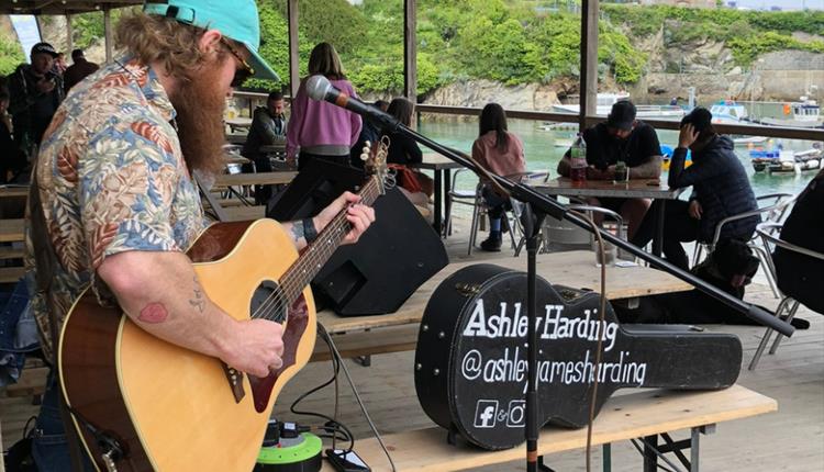 Ashley Harding - Acoustic Set playing at The Boathouse