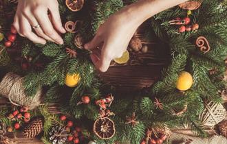 Christmas Wreath Making Class at The Colonial