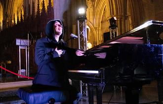 Rys, the Nightchurch Pianist at The Bowgie