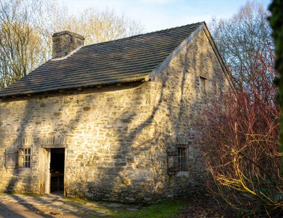 Explore Indigenous People and the impact of emigration to North America with a guided tour of the Ulster American Folk Park